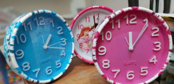 پخش عمده انواع لوازم کادویی و تزیینی ساعت گرد رنگی